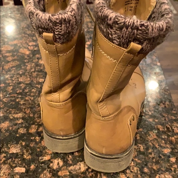 Brown lace-up boots size 9 - Picture 4 of 5